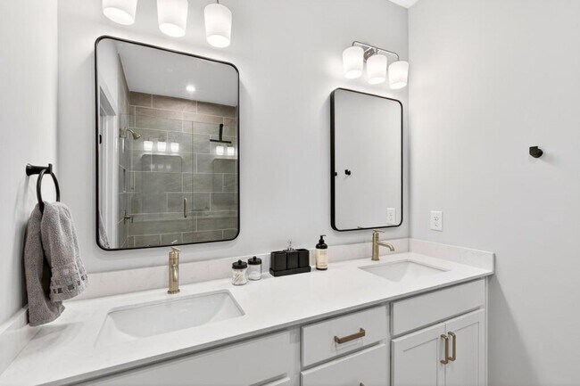 Building Photo - 2641 Mackintosh Ct