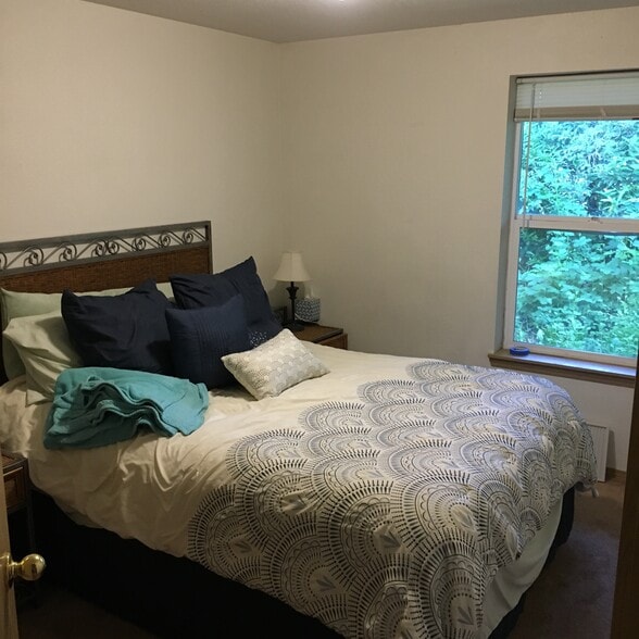 Building Photo - 712 Elliott Road