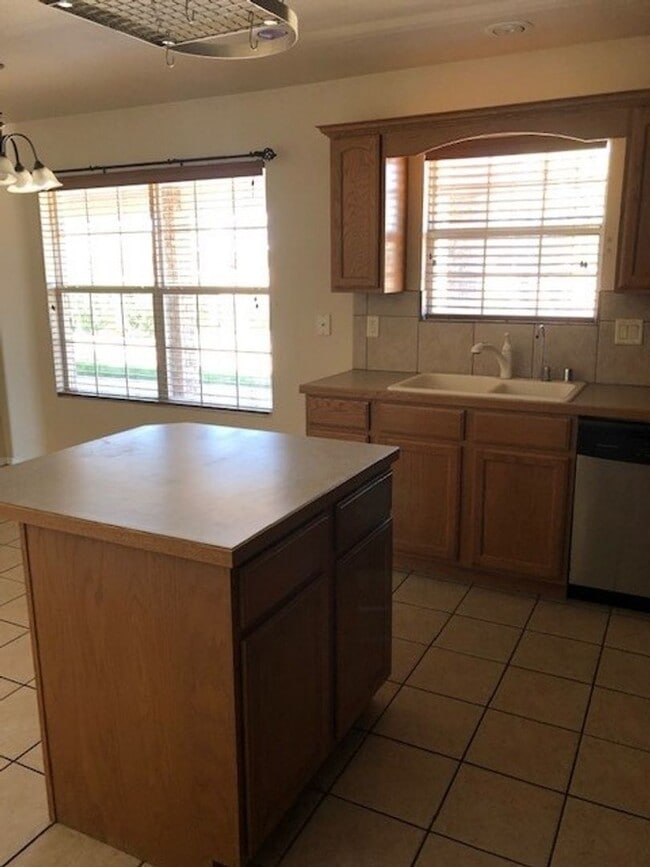 Building Photo - 5 Minutes from Holloman AFB - 5 Minutes from Alamogrodo