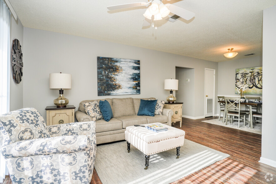 Primary Photo - Lakeland East Apartment Homes