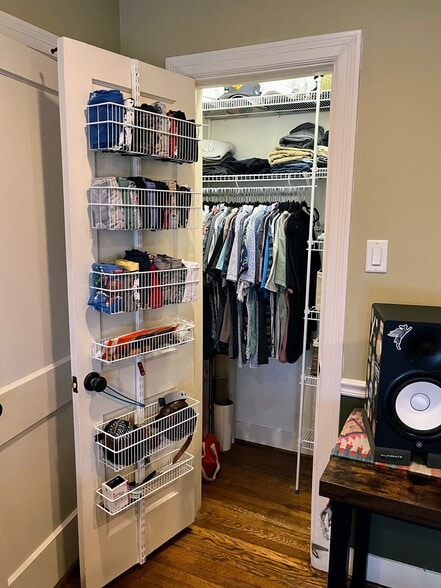 BR 3 Closet - 2106 Colquitt St
