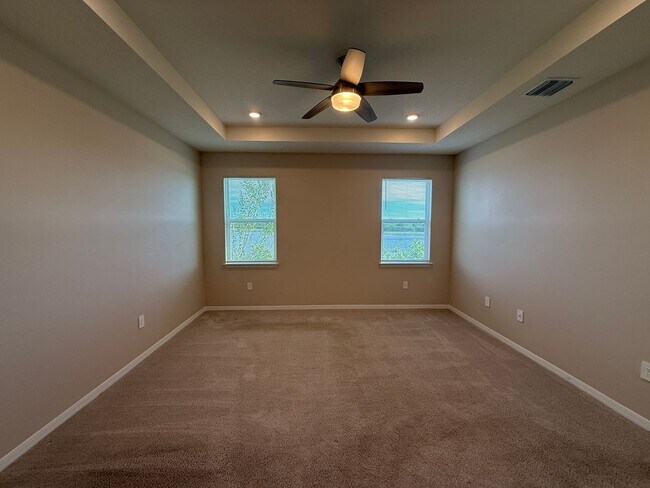Building Photo - 3 Bedroom 2.5 Bath Single Family Home Prom...