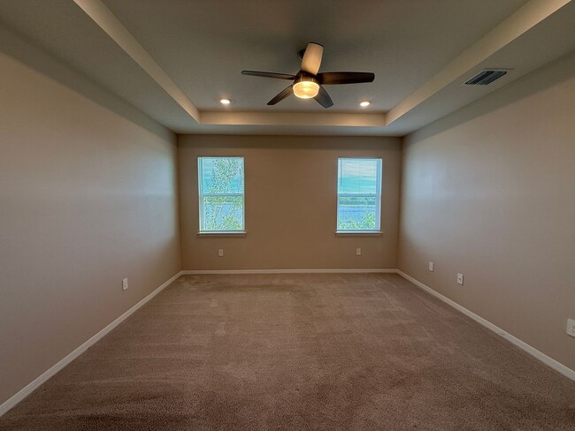 Building Photo - 3 Bedroom 2.5 Bath Single Family Home Promenade Estates