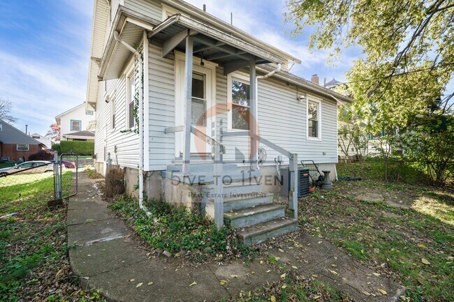 Building Photo - 1109 Creighton Ave