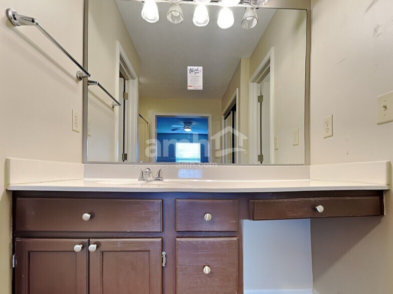 Building Photo - 10393 Buell Ct