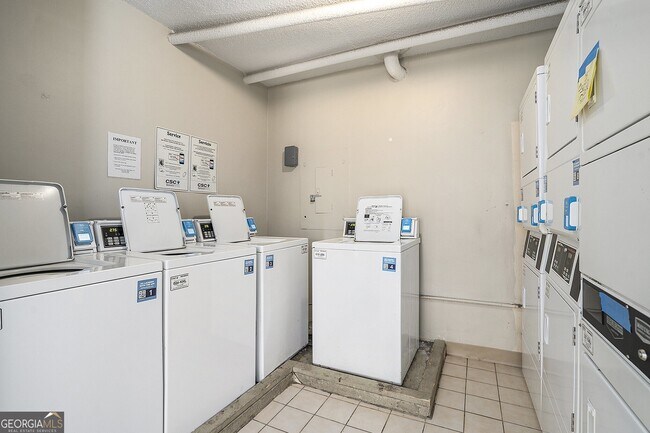 Building Photo - 2285 Peachtree Rd NE