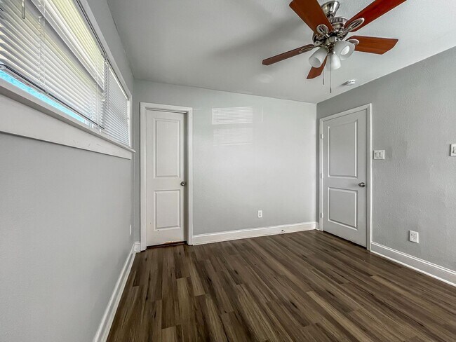 Building Photo - Charming 4BR/2BA Home in Dallas