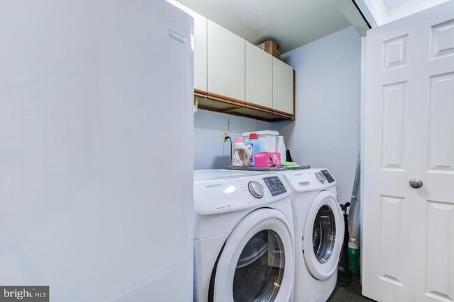Building Photo - 4054 Norbeck Square Dr