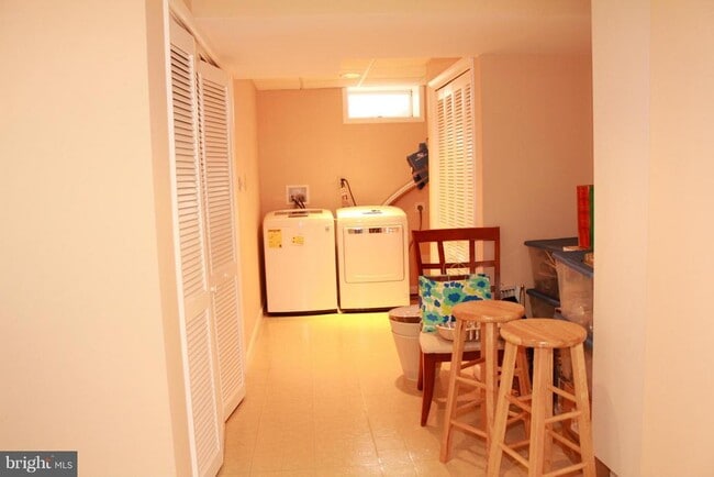 Building Photo - 18717 Flower Hill Way