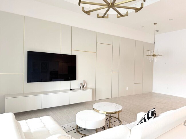 Building Photo - Luxury Water view Home for rent