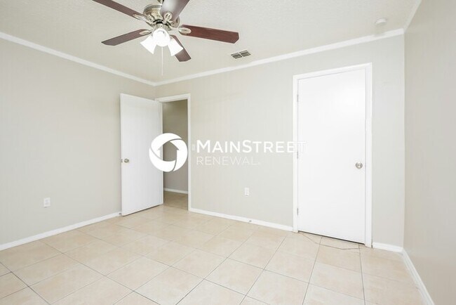 Building Photo - 3 Bedroom Pet-Friendly Home in APOPKA, FL with Main Street Renewal