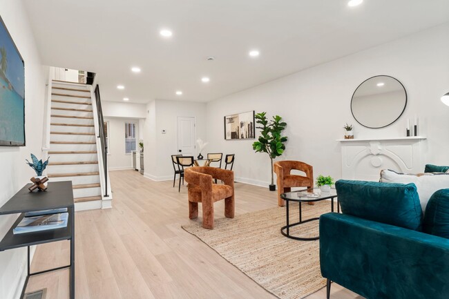 Building Photo - 1638 Latona St