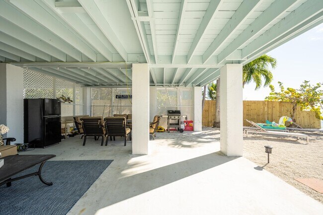 Building Photo - 24 Beach Dr