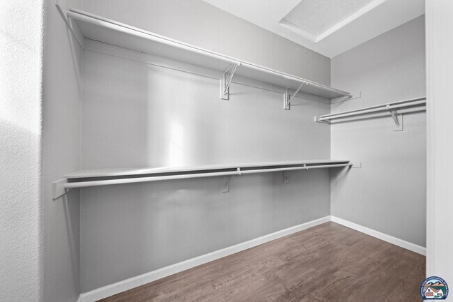 Building Photo - 315 Breezy Pl