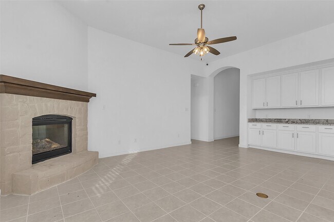 Building Photo - 1805 Everglades Dr