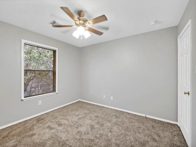 Building Photo - 22 Verbena Bend Pl