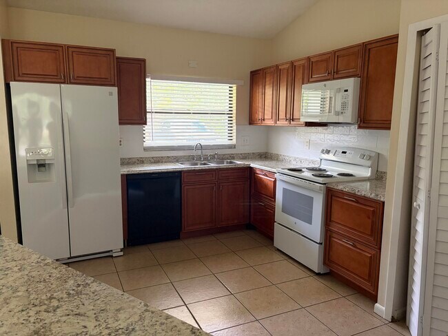 Building Photo - 4612 Boabadilla Ave