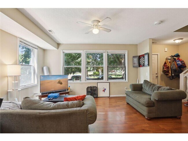 Building Photo - LOCATION LOCATION LOCATION! 5BD / 2BA Available 9/1/26!