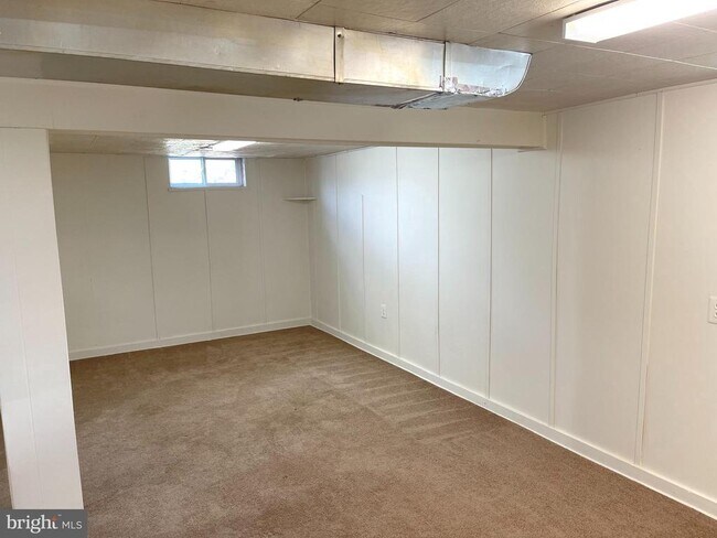 Building Photo - 7132 Parkview Ave