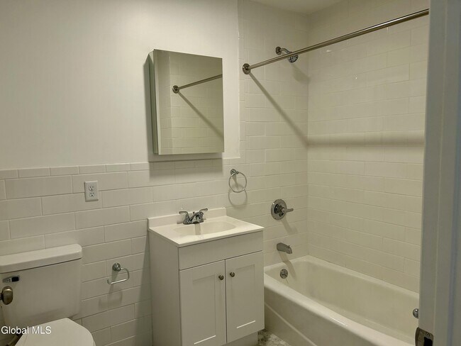Building Photo - 155 River St