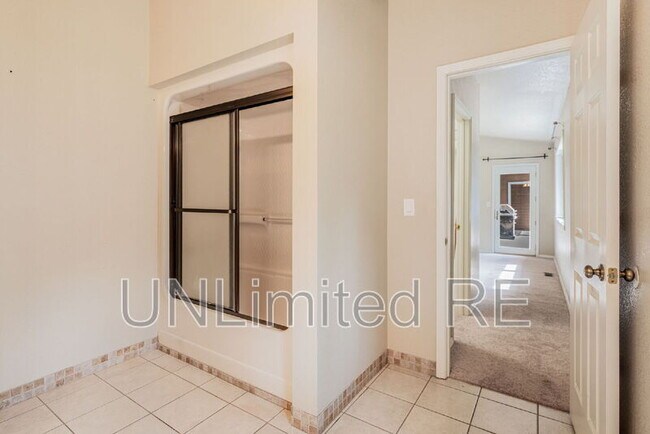 Building Photo - 4154 E Broken Rock Loop