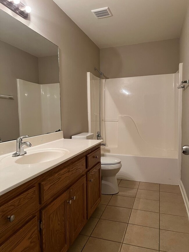 Building Photo - 319 Autumn Dr