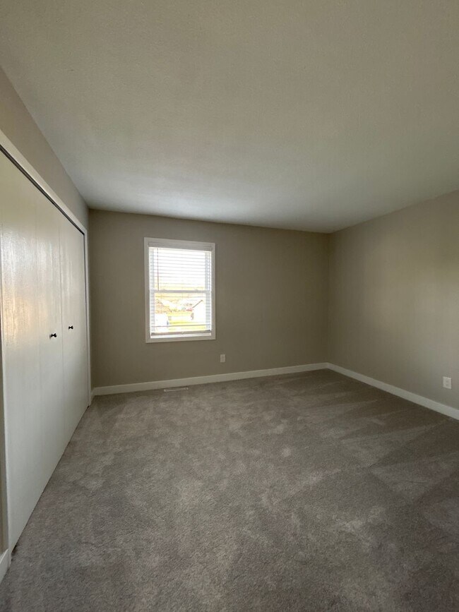 Building Photo - 5017 Birchwood Ln