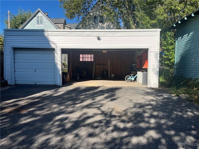 Building Photo - 411 Norwood Ave
