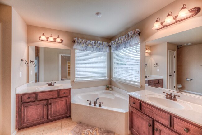 Building Photo - 1501 W Birmingham St