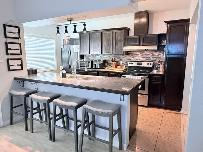 Building Photo - Northeast El Paso 3Bed/2Bath Refrig A/C