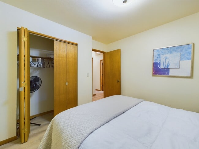 Building Photo - 933 Cowles St