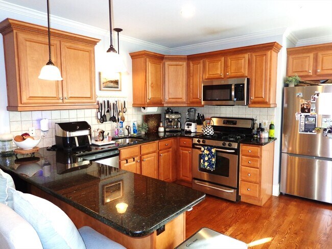 Building Photo - 17 Robbins St