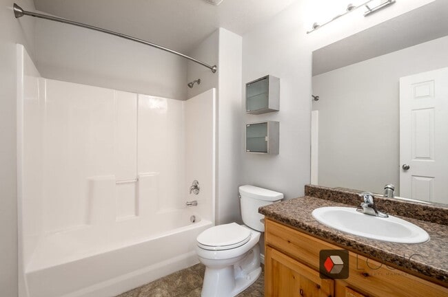 Building Photo - Stunning Row End Townhome In Excellent Loc...