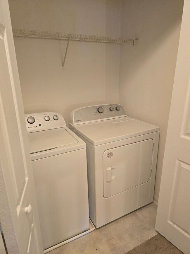 Building Photo - Townhome 2BR/2.5BA Located minutes from UNCC Campus!