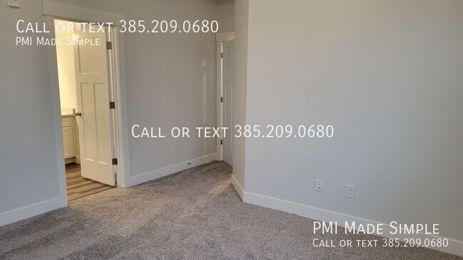 Building Photo - Gorgeous Top Floor Condo! Great Views!