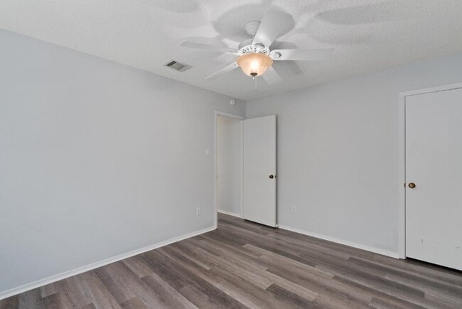 Building Photo - 11809 Eubank Dr