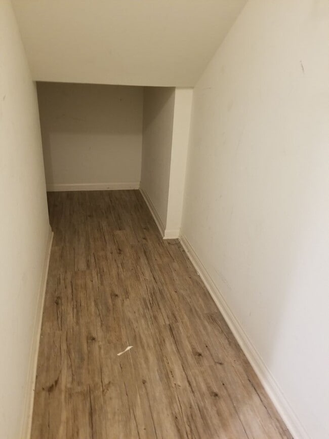 Building Photo - Spacious Condo 3 bedrooms, 2 bathrooms Built 2016