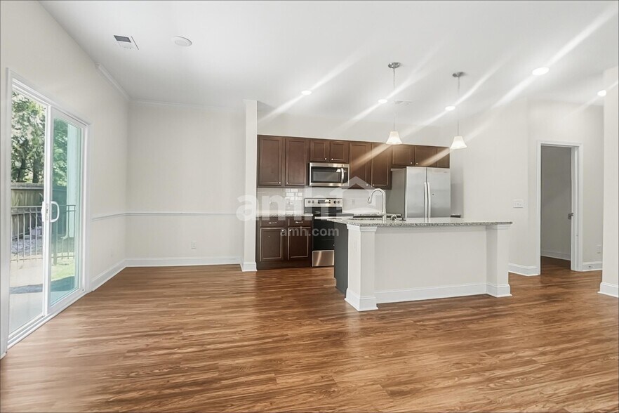 Building Photo - 1817 Produce Ln
