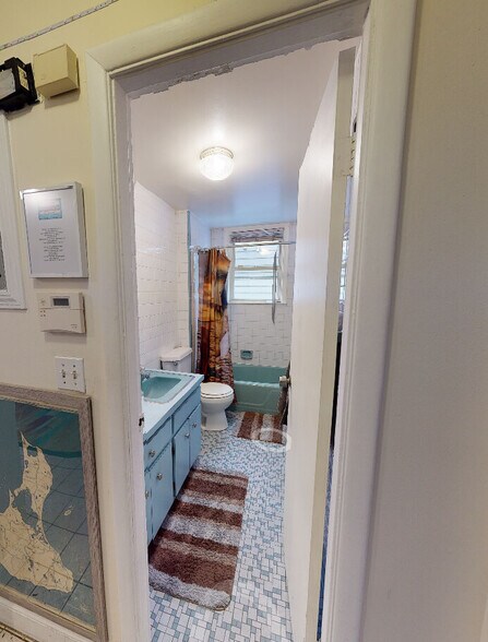 Building Photo - 216 Freeman St