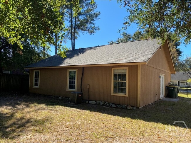 Building Photo - 136 Quail Hollow Dr