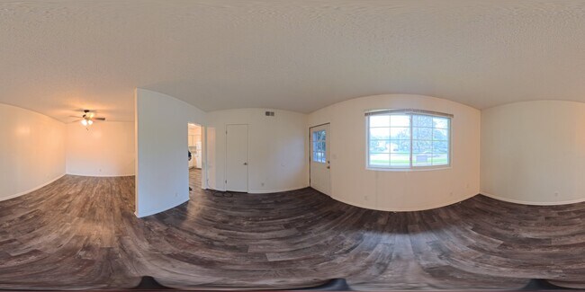 Building Photo - 214 NW Chapel Dr