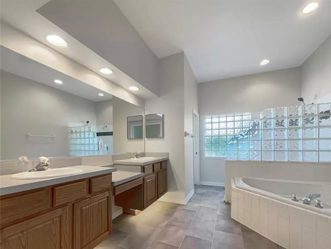 Building Photo - 74 Leaver Dr
