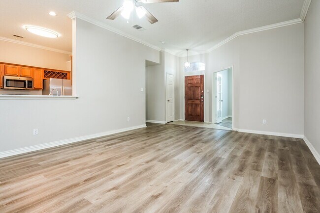 Building Photo - 926 Pheasant Dr
