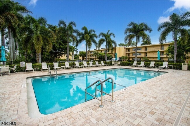 Building Photo - 1083 Forest Lakes Dr
