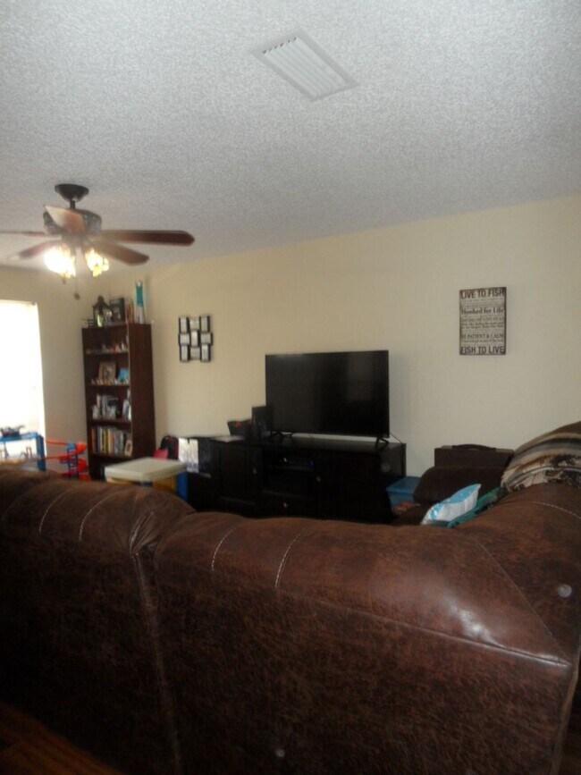 Building Photo - 3B/2B Beautiful & Spacious Townhome At Dan...