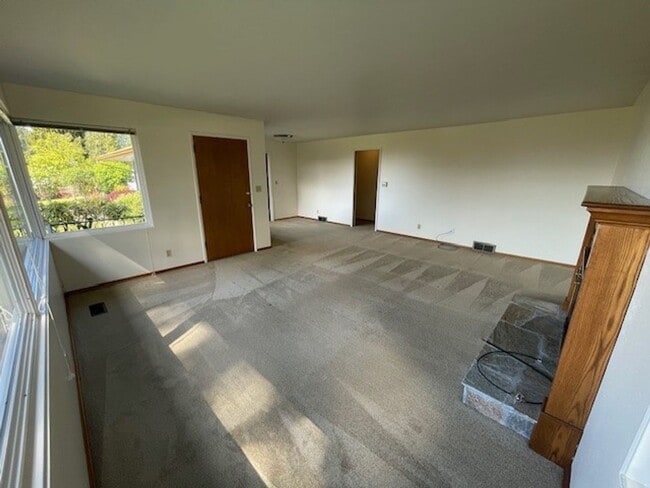 Building Photo - Edmonds View Home