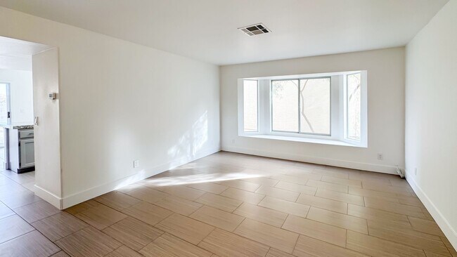 Building Photo - 3-Bed, 2.5-Bath Summerlin Home with Modern...