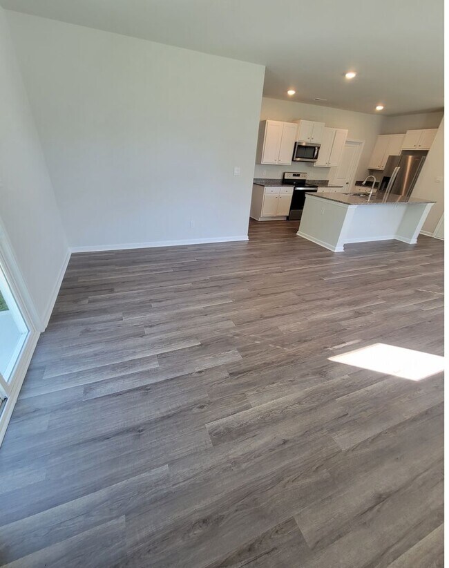 Building Photo - Gorgeous Newer Construction In Sneads Ferry!!