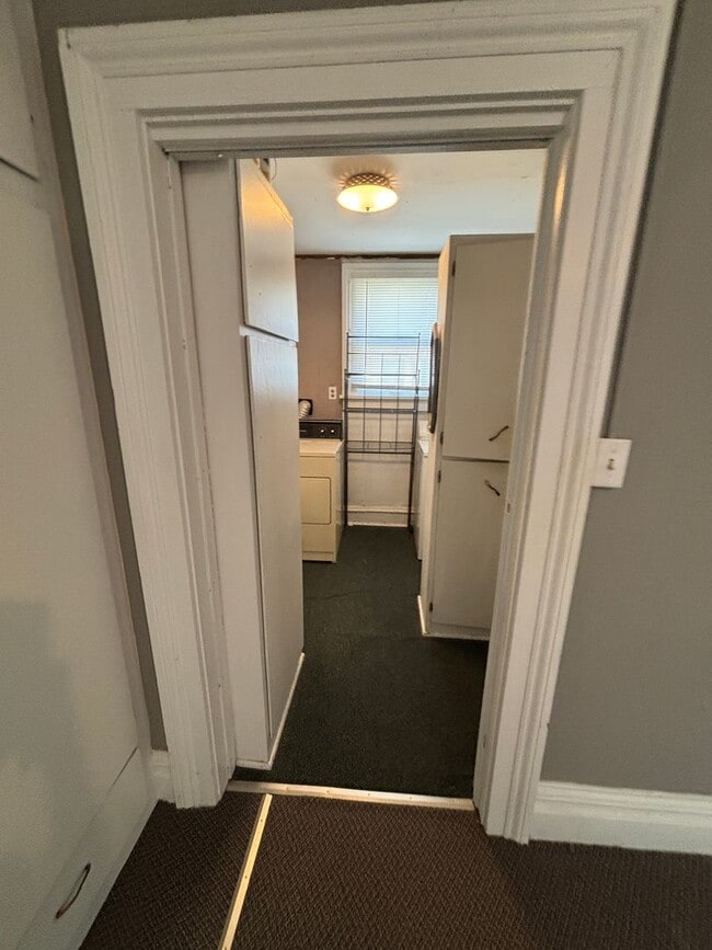 Building Photo - 1 Bedroom, 1 bathroom apartment in great C...