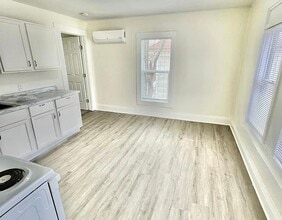 Building Photo - Beautiful Studio in the Desirable Delano D...